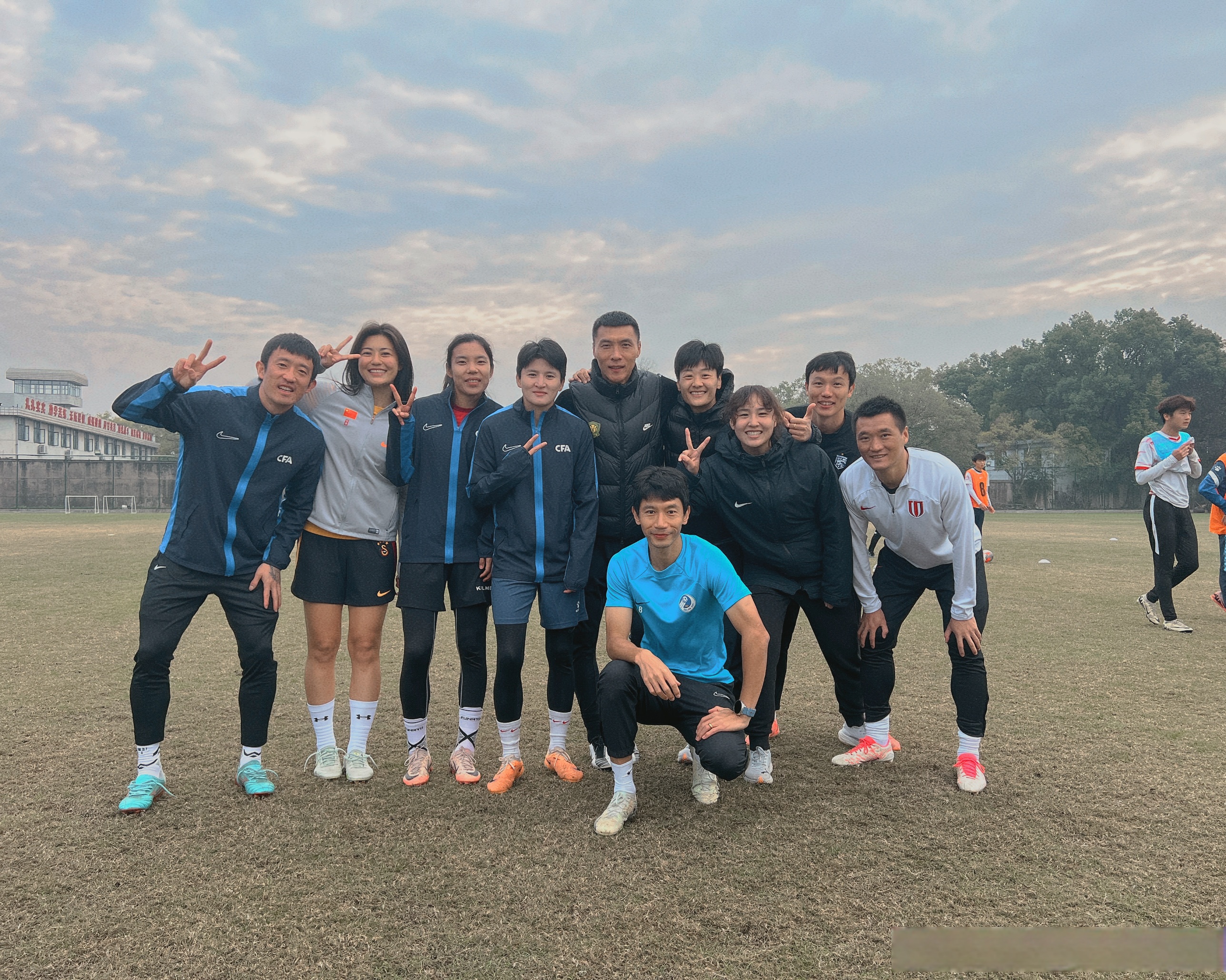 亚眠足球俱乐部正为本周末比赛做准备的简单介绍 亚眠足球俱乐部正为本周末比赛做准备的简单介绍