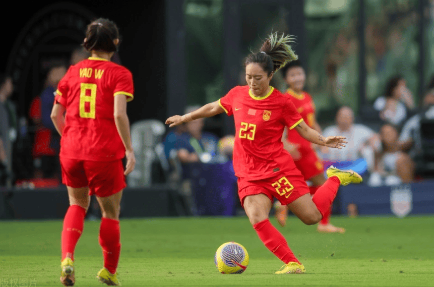 关于中国女足球员备战赛事,以顽强拼搏赢得尊重的信息 关于中国女足球员备战赛事,以顽强拼搏赢得尊重的信息