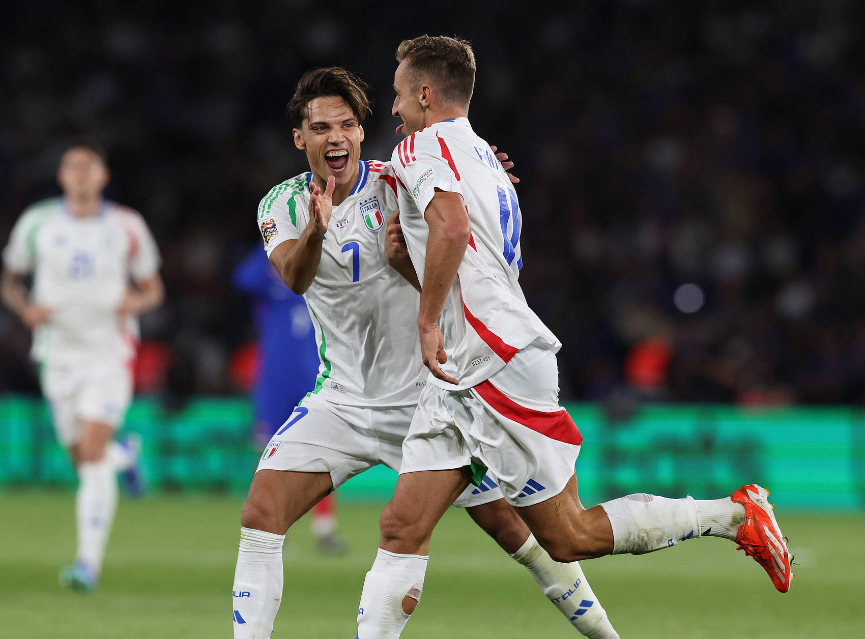 法国队在主场比赛中遭遇失败