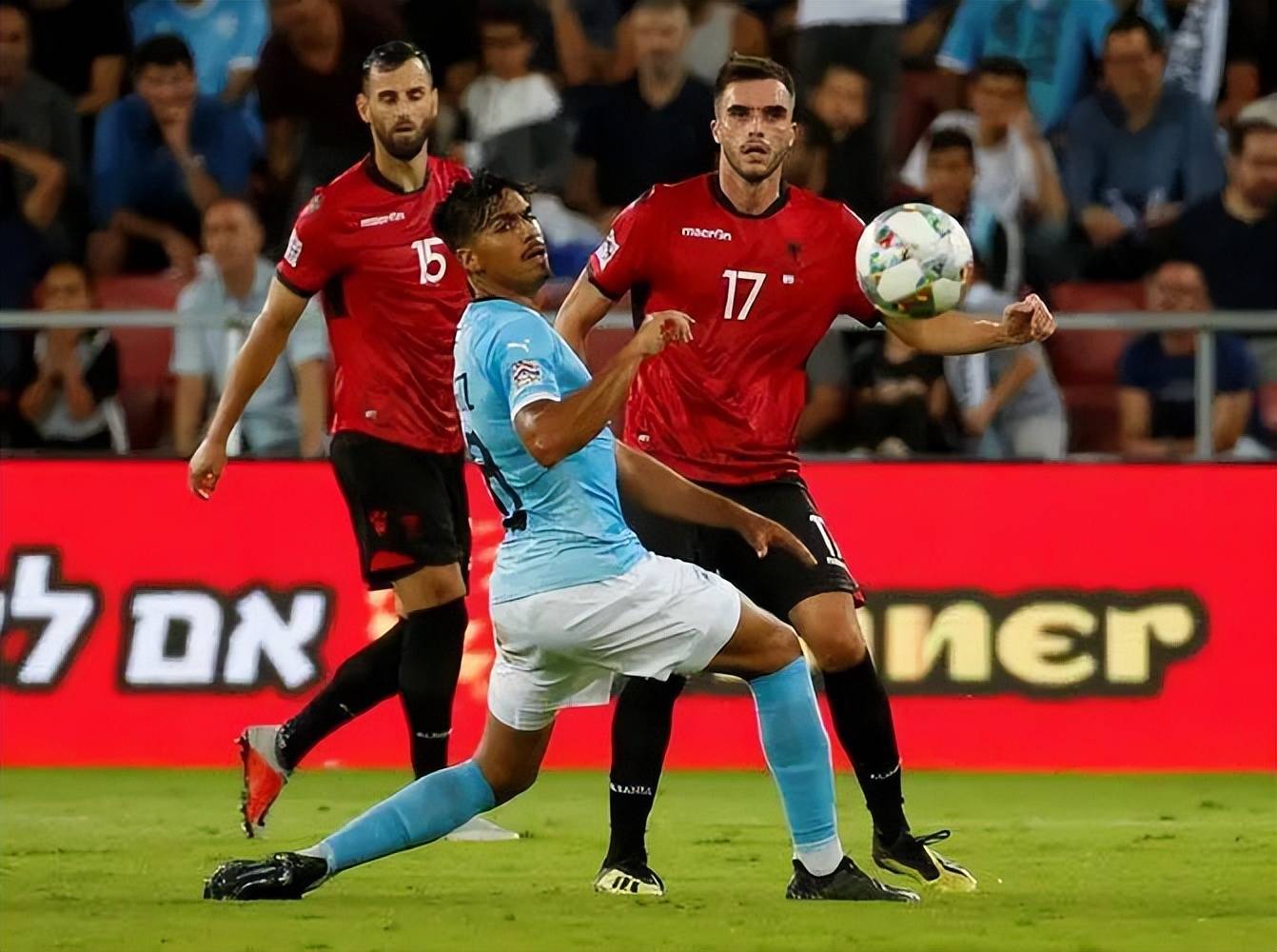 冰岛足球队备战欧洲比赛,迎接挑战 冰岛足球队备战欧洲比赛,迎接挑战