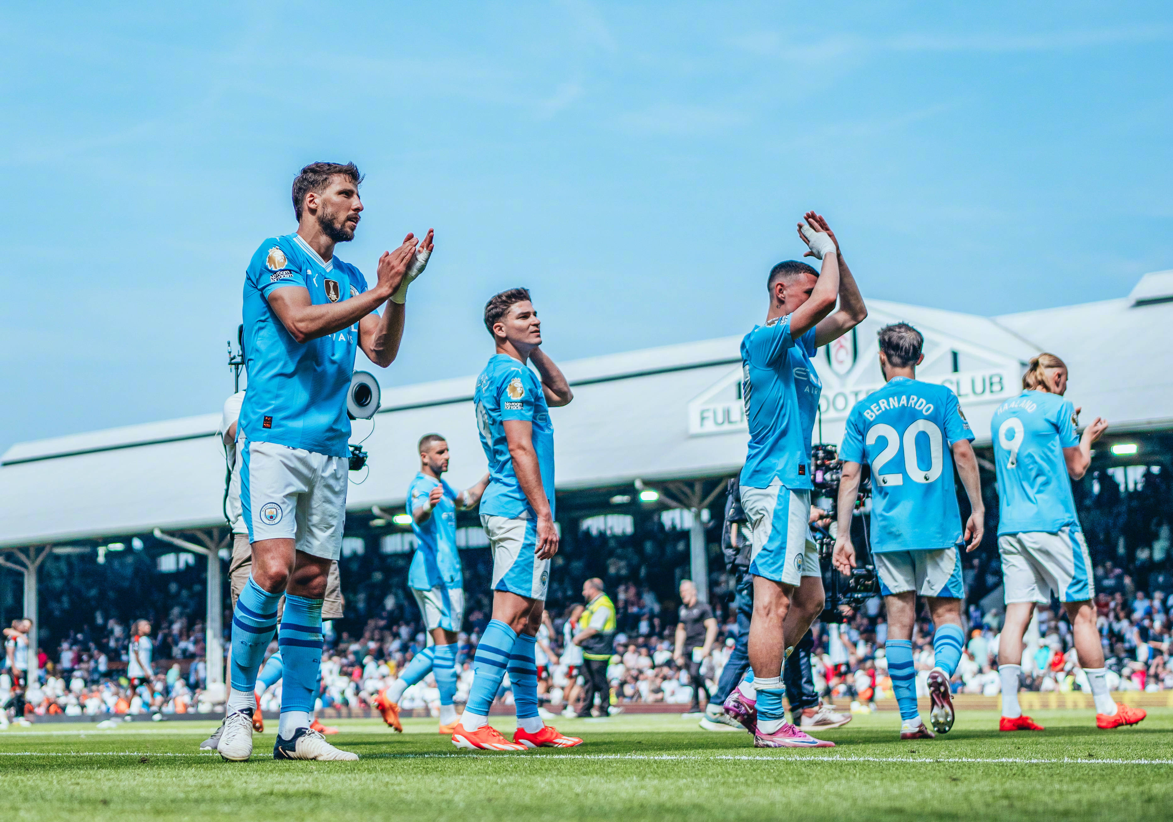 曼城主场惜败，小组领跑地位动摇