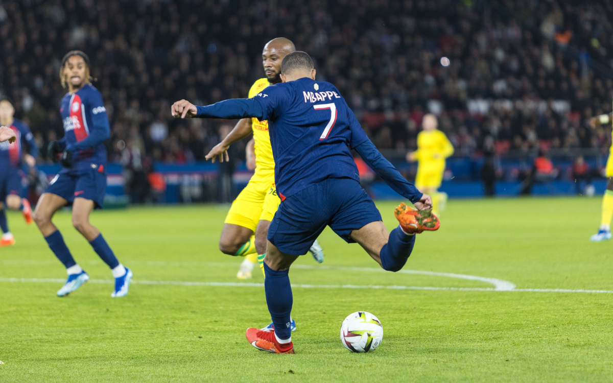 里尔客场遗憾负于巴黎圣日耳曼,积分榜次席的简单介绍 里尔客场遗憾负于巴黎圣日耳曼,积分榜次席的简单介绍