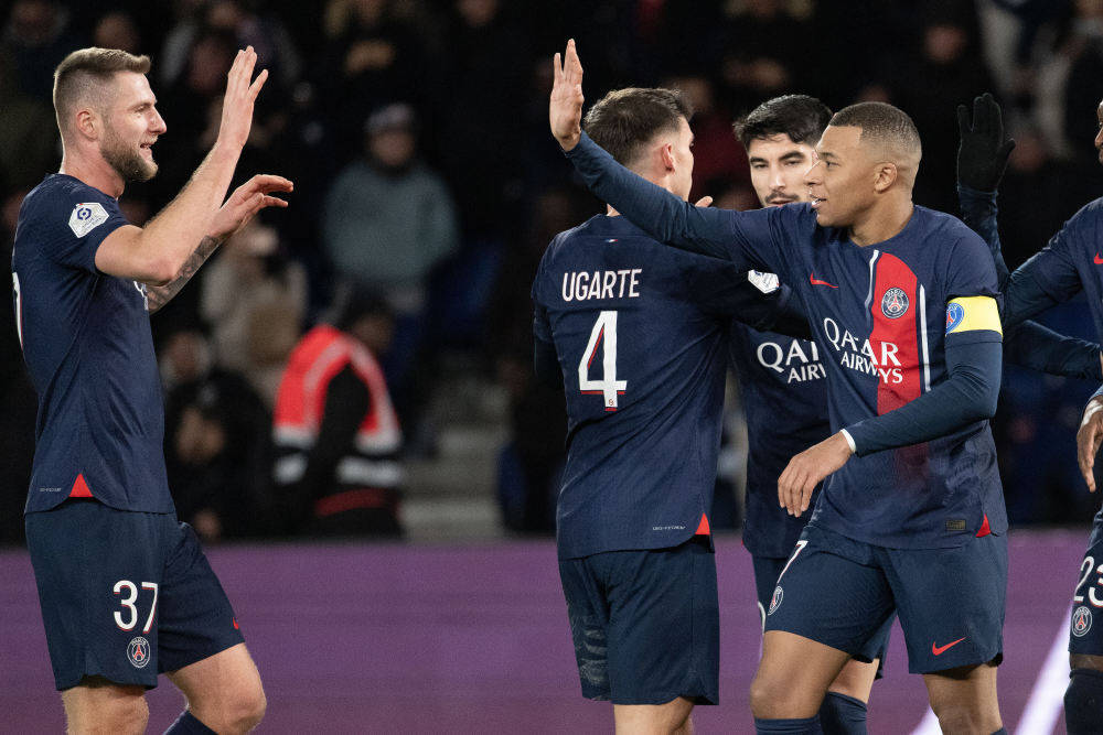 巴黎圣日耳曼击败昂热维独占法甲积分榜头名的简单介绍