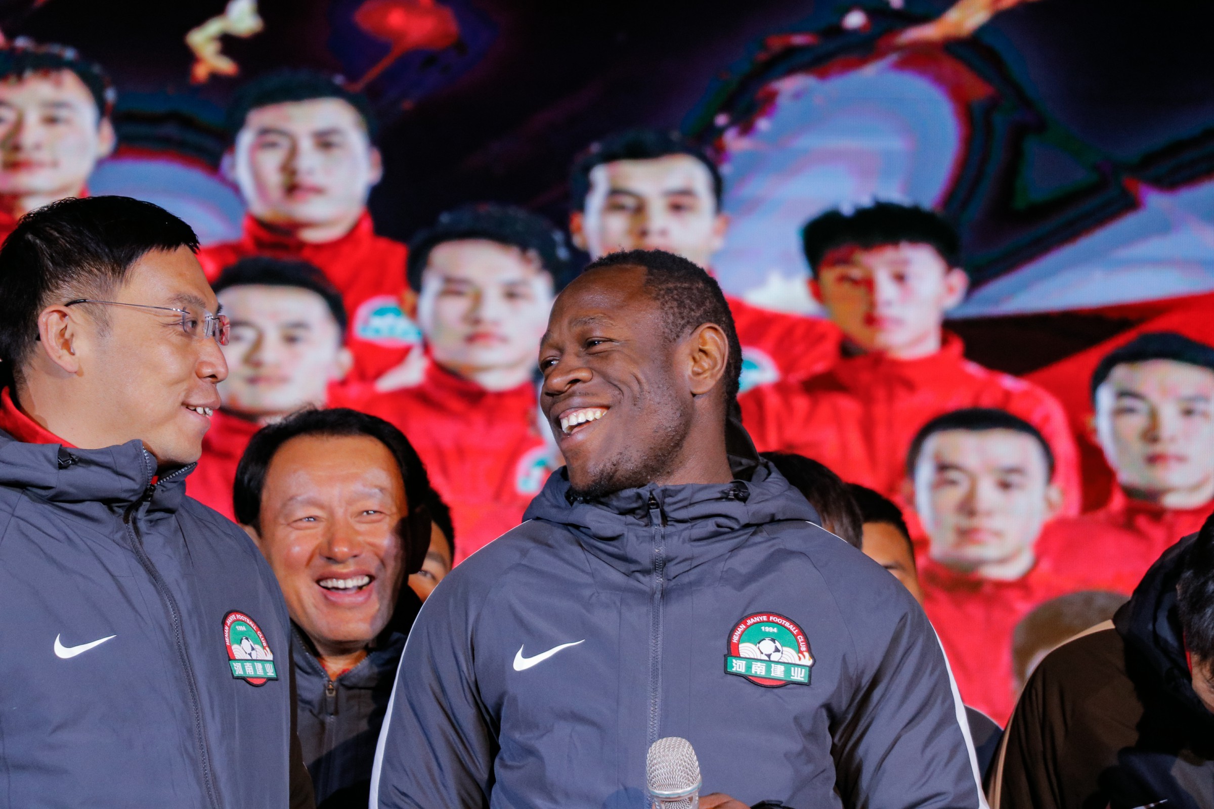 河南建业主场失利止步不前，队员需要调整状态的简单介绍