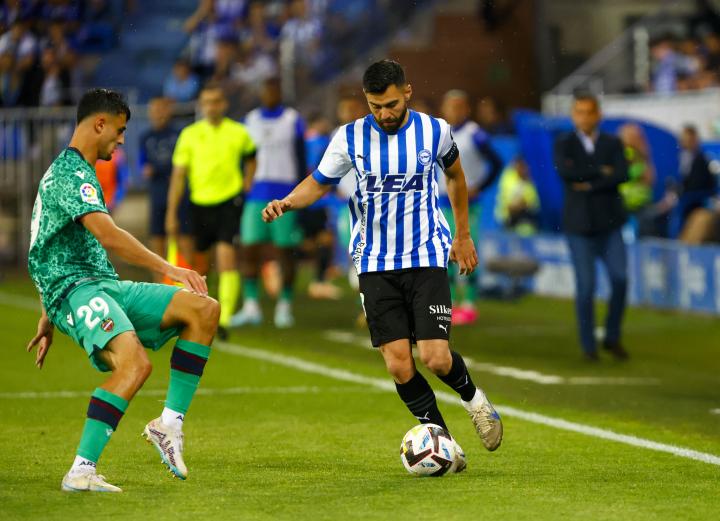 瓦伦西亚俱乐部新援抵达训练基地