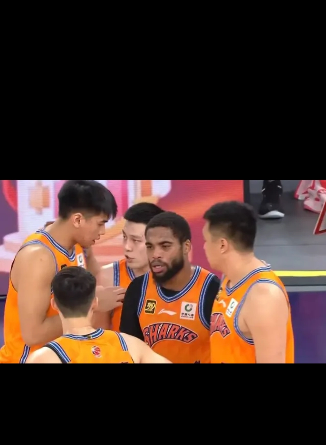 关于上海队惨遭逆转败,主场失利,球迷失望的信息 关于上海队惨遭逆转败,主场失利,球迷失望的信息