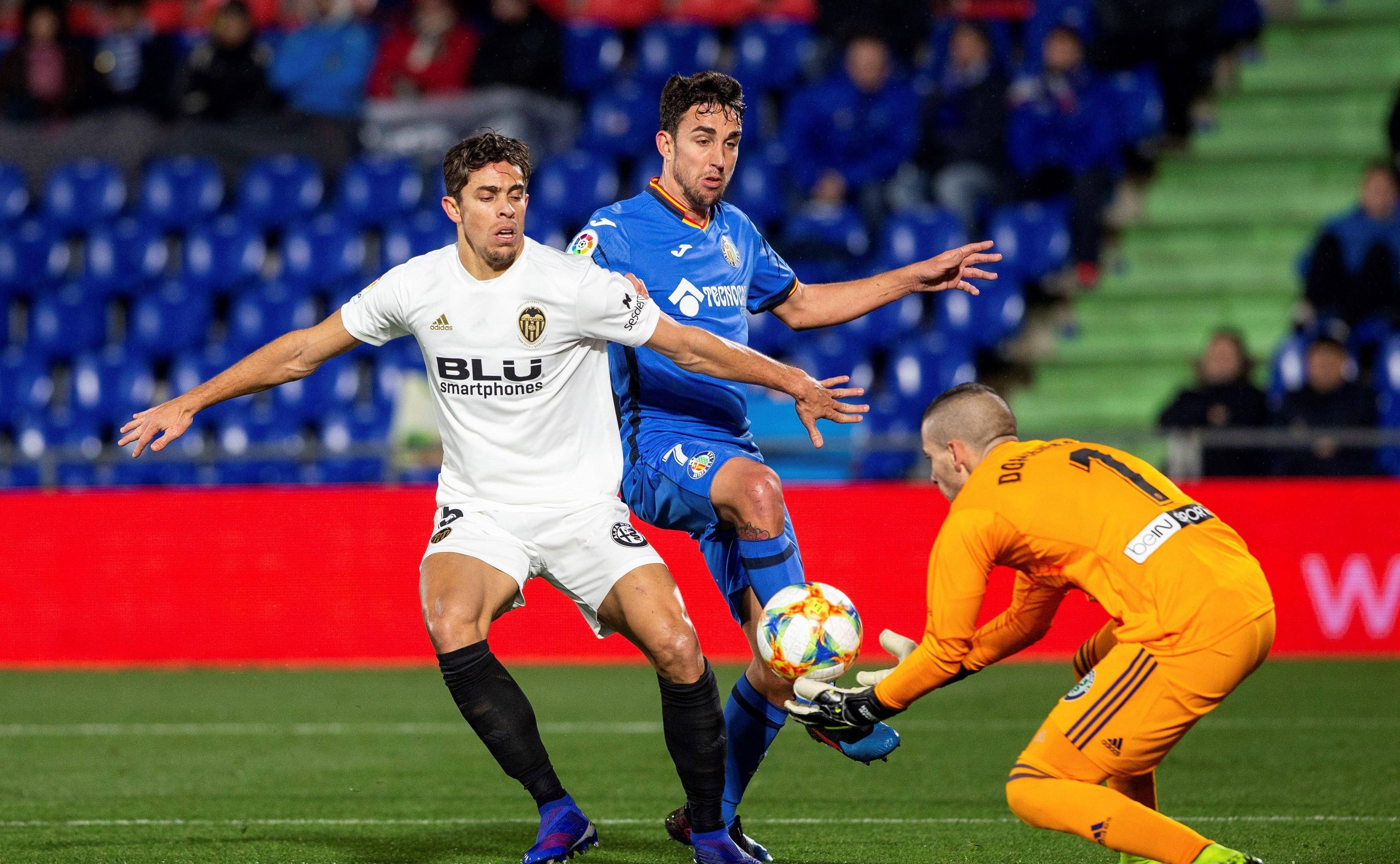 关于瓦伦西亚客场战胜对手,取得关键胜利的信息 关于瓦伦西亚客场战胜对手,取得关键胜利的信息