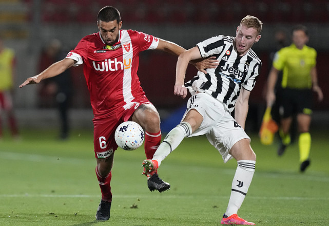 尤文图斯再度胜出,冠军宝座紧握不放的简单介绍 尤文图斯再度胜出,冠军宝座紧握不放的简单介绍