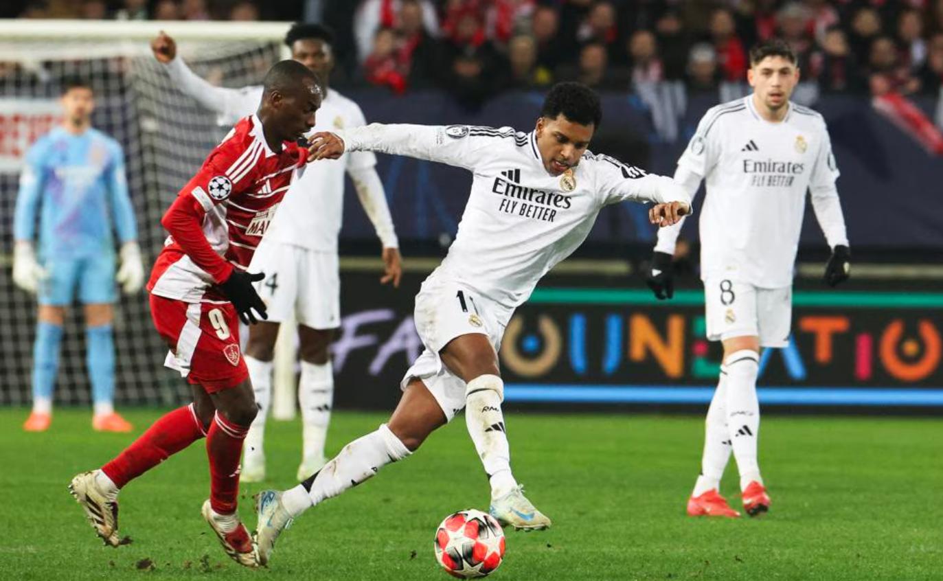 包含拜仁慕尼黑艰难出击，主场面对防线坚固的对手考验重重的词条