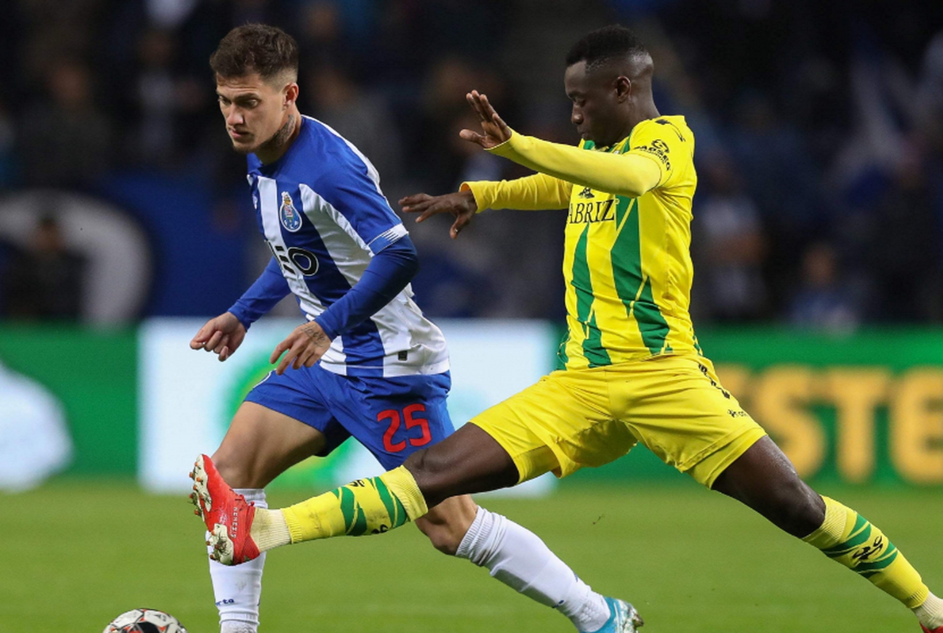 关于球队在关键比赛中双方实力对比势均力敌的信息 关于球队在关键比赛中双方实力对比势均力敌的信息