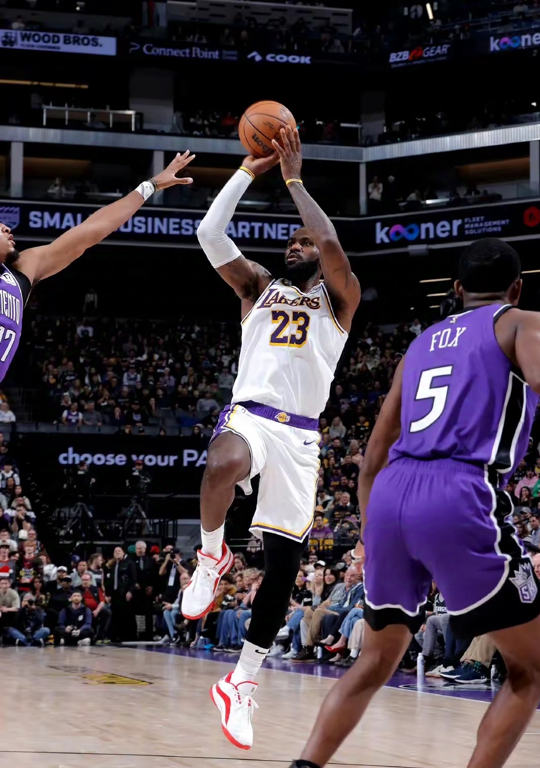 美国职业篮球总决赛落幕,湖人登顶称王 美国职业篮球总决赛落幕,湖人登顶称王