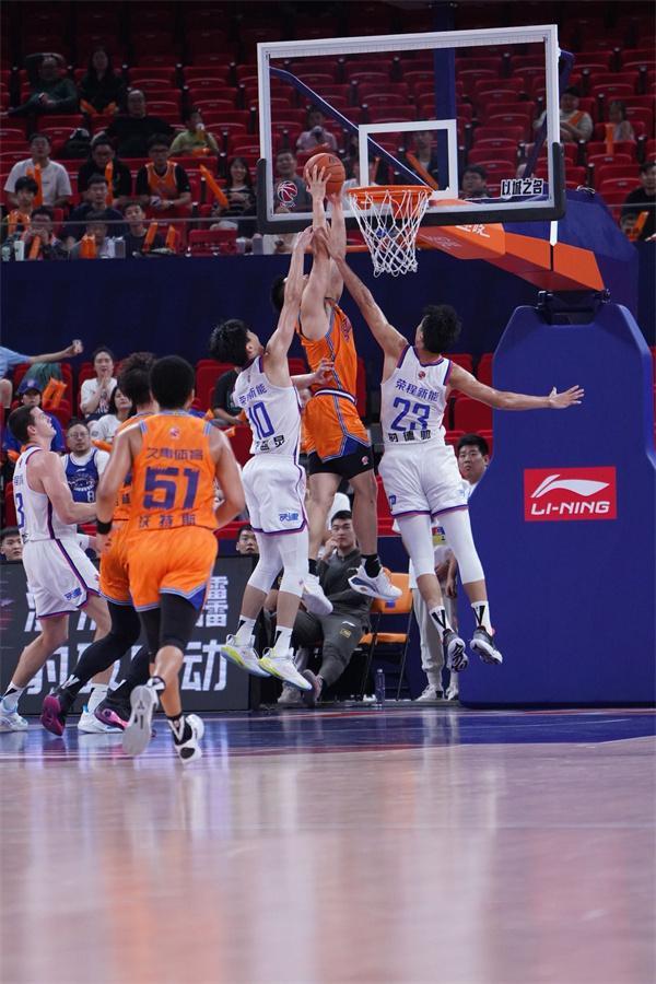 天津男篮不敌浙江队,遭遇四连败! 天津男篮不敌浙江队,遭遇四连败!