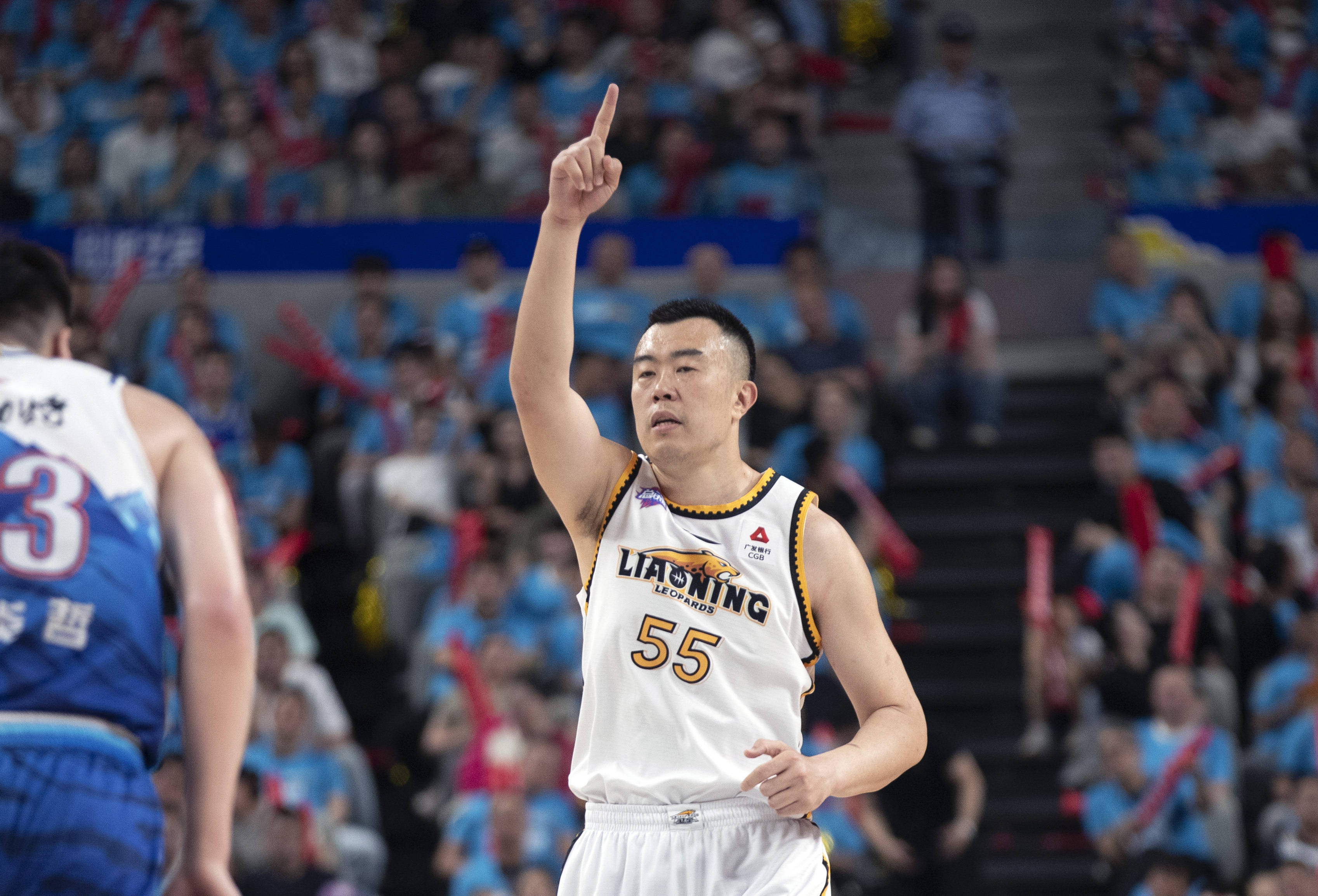 CBA总决赛:新疆队再胜一场遥遥领先 CBA总决赛:新疆队再胜一场遥遥领先