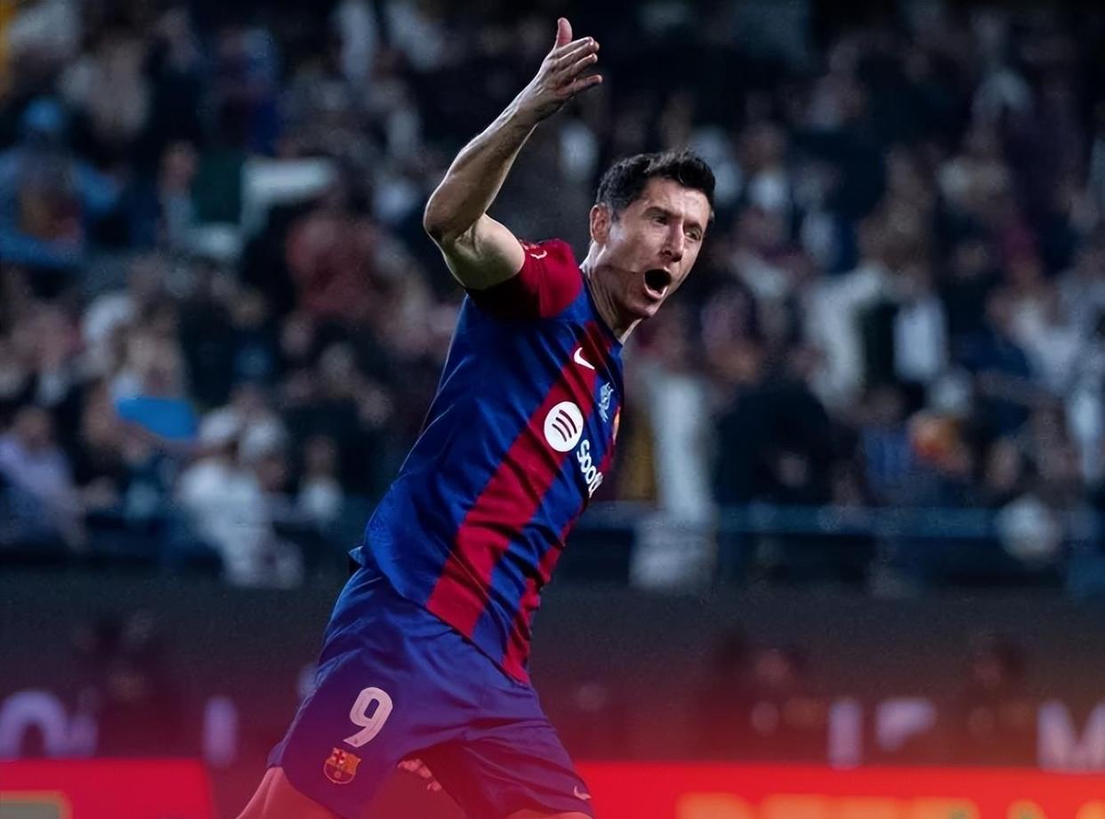 阿贾克斯挫败巴萨,惊险晋级 阿贾克斯挫败巴萨,惊险晋级