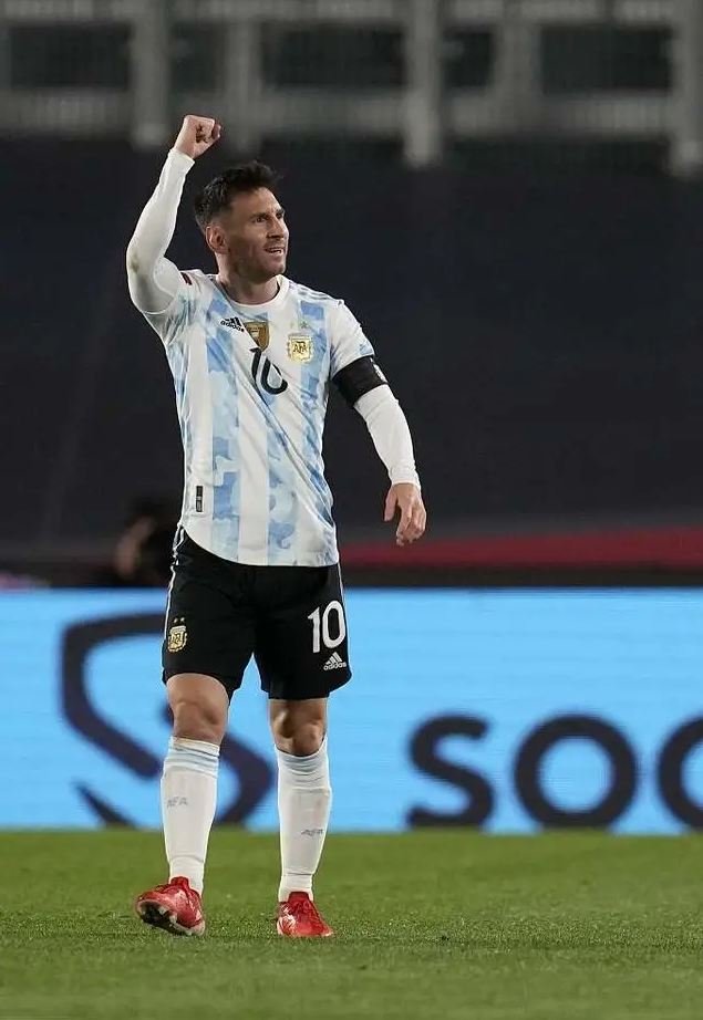 玻利维亚队在比赛中展现独特风采 玻利维亚队在比赛中展现独特风采