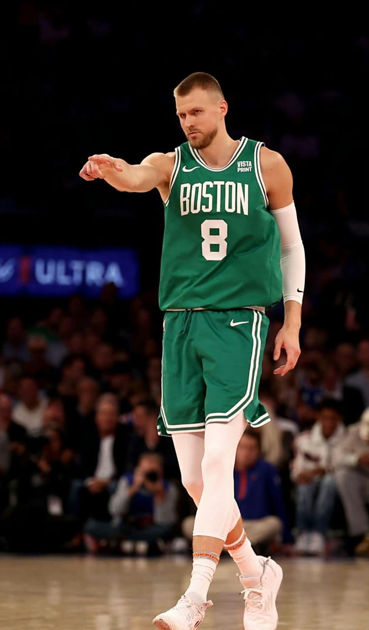 魔术队主场比赛中锋发威,控制篮板领先对手 魔术队主场比赛中锋发威,控制篮板领先对手